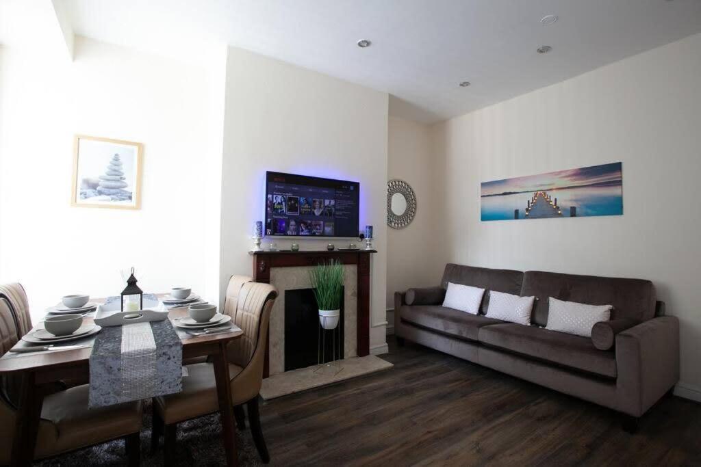 6 Bedroom House 10Min Drive From City Centre Manchester Exterior photo