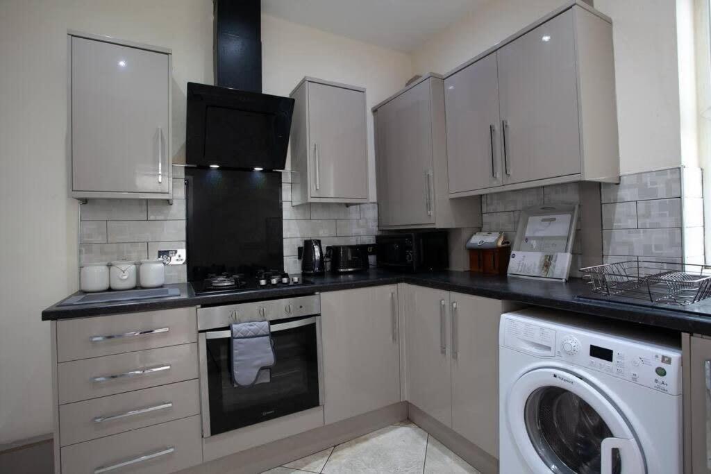 6 Bedroom House 10Min Drive From City Centre Manchester Exterior photo