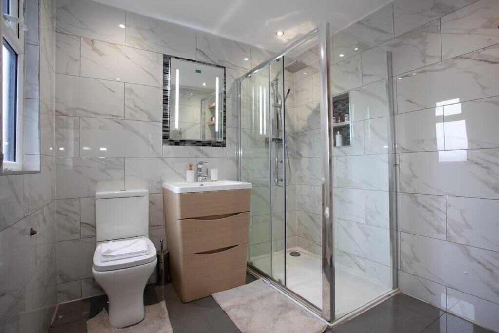 6 Bedroom House 10Min Drive From City Centre Manchester Exterior photo